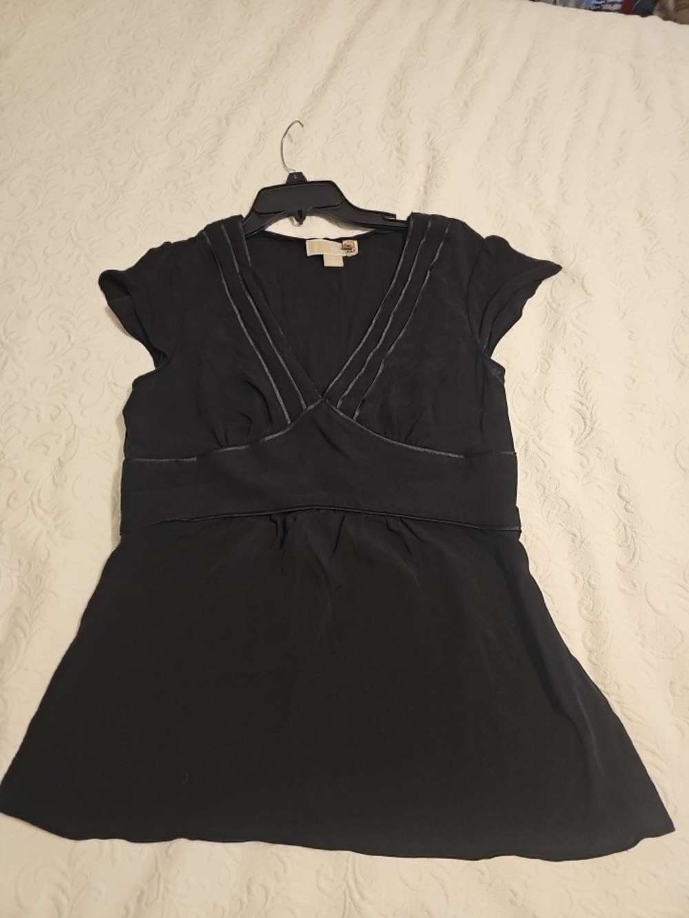 MICHAEL Michael Kors Black V-Neck Empire-Waist Top Blouse